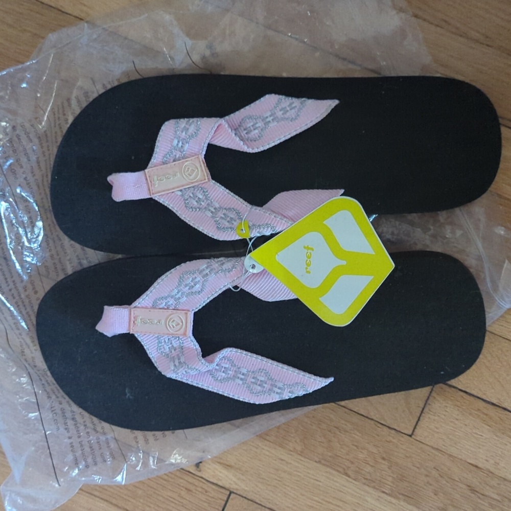 Brand new Reef pink Size 9 Sandy